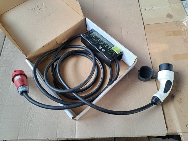 bontott BMW i3 Akkumulátor Töltő