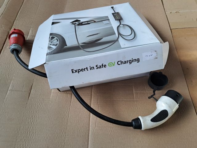 bontott BMW i3 Akkumulátor Töltő