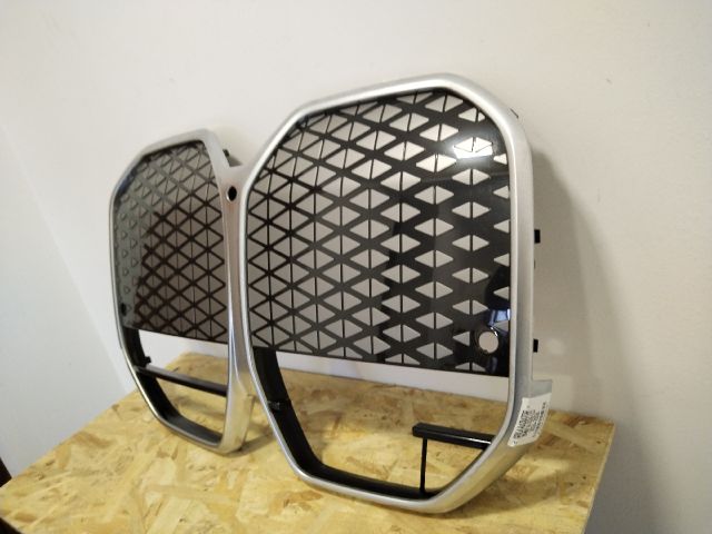 bontott BMW i4 Hűtőrács