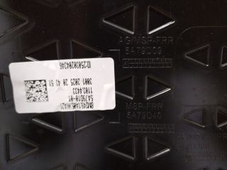 bontott BMW i4 Hűtőrács