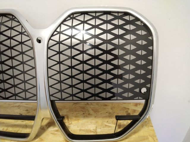 bontott BMW i4 Hűtőrács