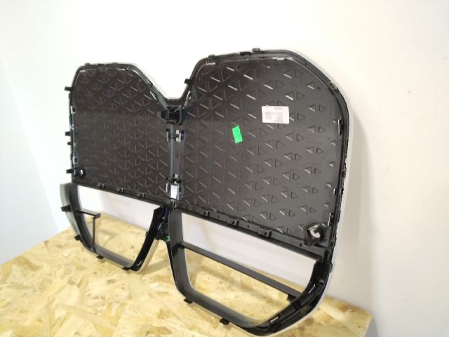 bontott BMW i4 Hűtőrács