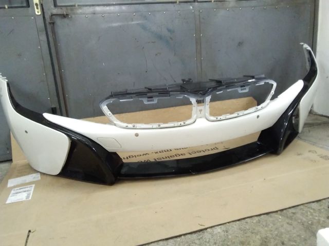 bontott BMW i8 Első Lökhárító (Üresen)