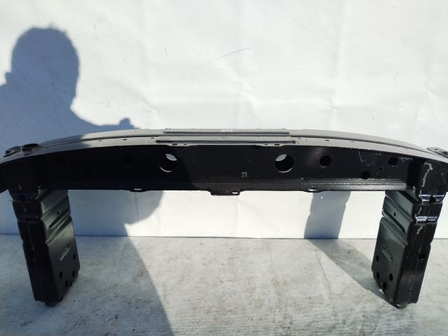 bontott BMW iX Első Lökhárító Merevítő (Fém)