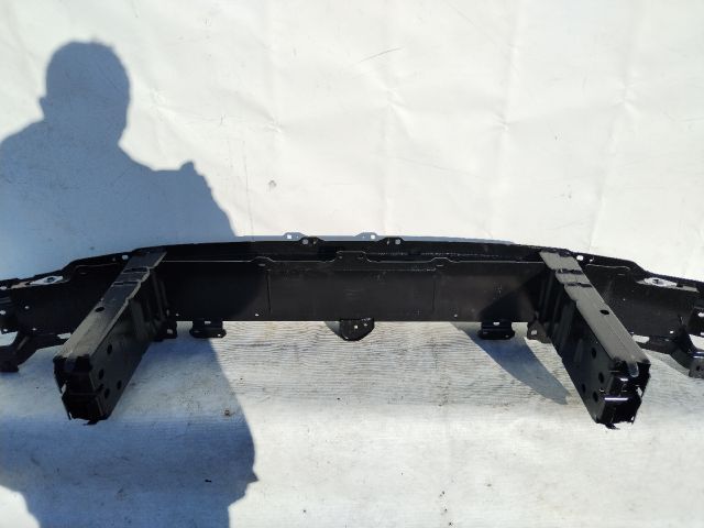 bontott BMW iX Első Lökhárító Merevítő (Fém)