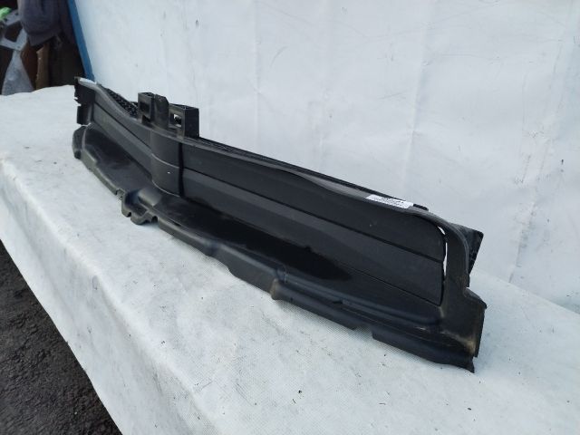 bontott BMW iX Hűtő Légterelő