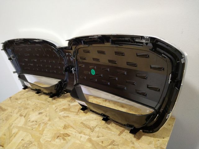 bontott BMW IX3 Hűtőrács