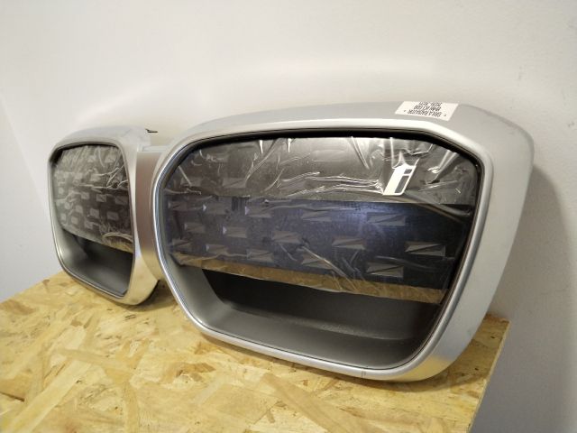 bontott BMW IX3 Hűtőrács