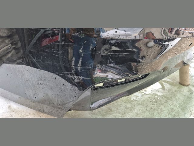 bontott BMW M4 Hátsó Lökhárító (Üresen)