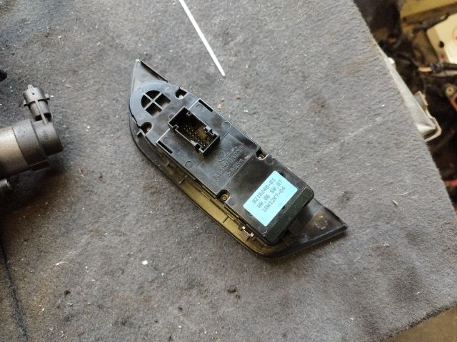 bontott BMW X1 Ablakemelő és Tükör Kapcsoló