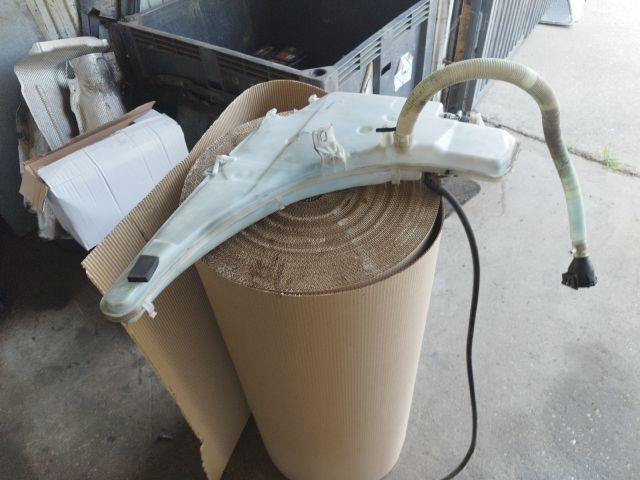 bontott BMW X1 Ablakmosó Tartály