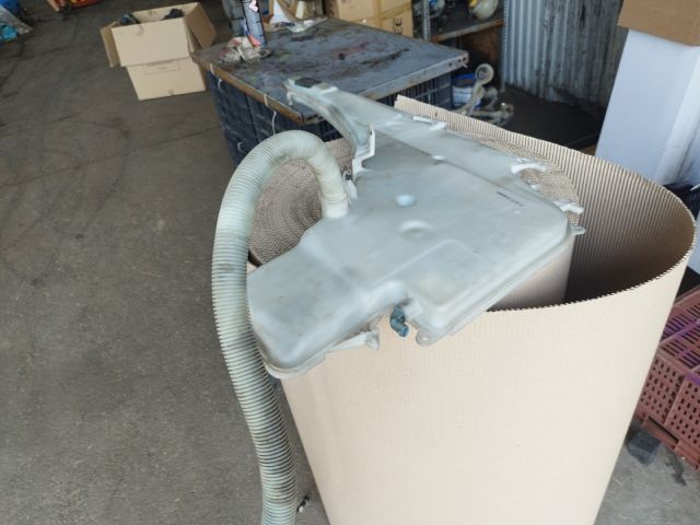 bontott BMW X1 Ablakmosó Tartály