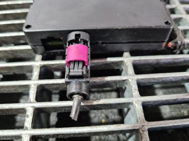 bontott BMW X1 Antenna Erősítő