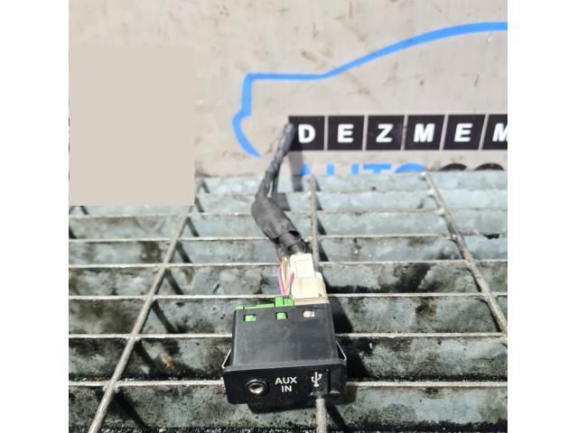 bontott BMW X1 AUX Csatlakozó