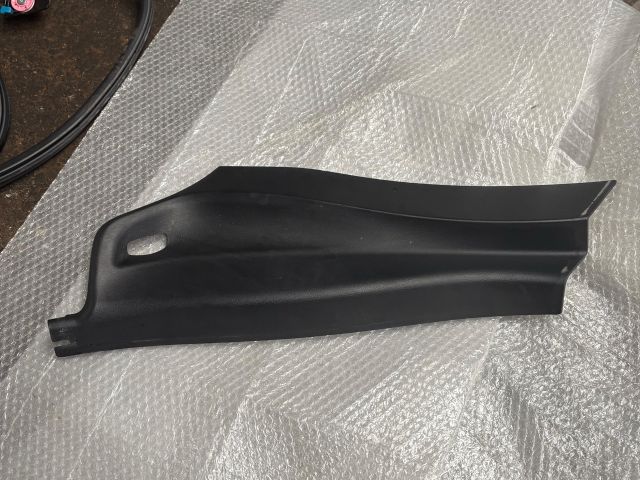 bontott BMW X1 Bal C Oszlop Burkolat