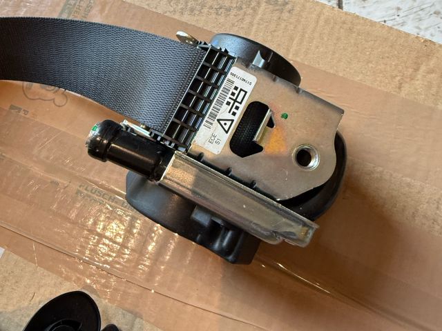 bontott BMW X1 Bal első Biztonsági Öv