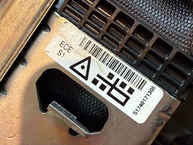 bontott BMW X1 Bal első Biztonsági Öv