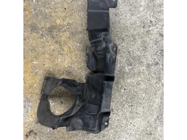 bontott BMW X1 Bal első Dobbetét (Kerékjárati, Műanyag)