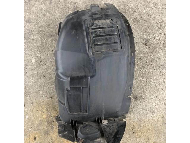 bontott BMW X1 Bal első Dobbetét (Kerékjárati, Műanyag)