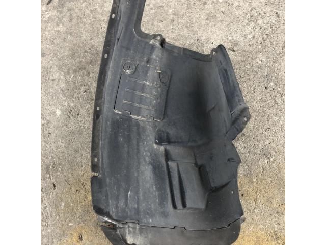 bontott BMW X1 Bal első Dobbetét (Kerékjárati, Műanyag)