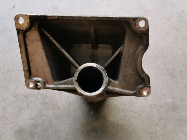 bontott BMW X1 Bal első Féltengely Tartó