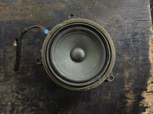 bontott BMW X1 Bal első Hangszóró