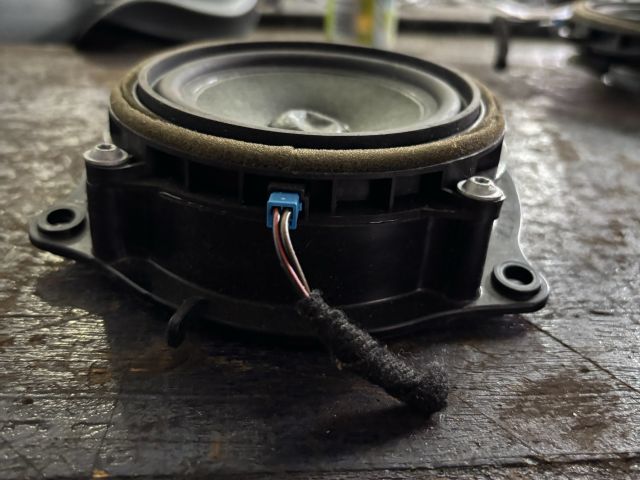 bontott BMW X1 Bal első Hangszóró