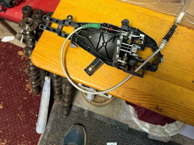 bontott BMW X1 Bal első Kilincs Hátulja