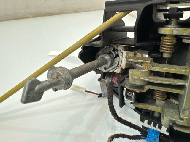 bontott BMW X1 Bal első Zárbetét