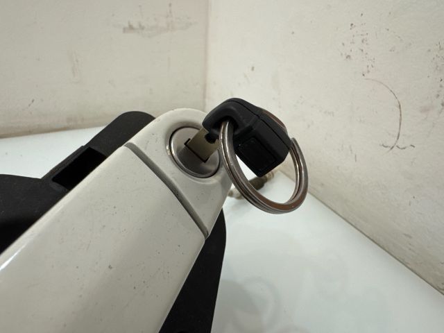 bontott BMW X1 Bal első Zárbetét