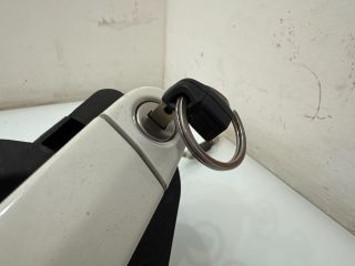 bontott BMW X1 Bal első Zárbetét