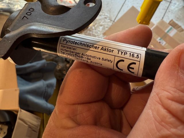 bontott BMW X1 Bal Gyalogosvédelmi Rendszer Mechanika