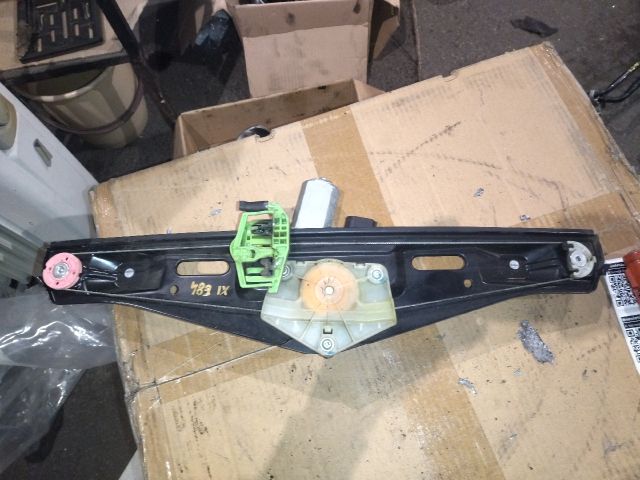 bontott BMW X1 Bal hátsó Ablakemelő Szerkezet (Elektromos)