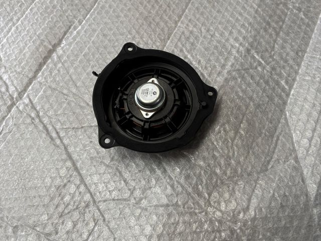 bontott BMW X1 Bal hátsó Hangszóró