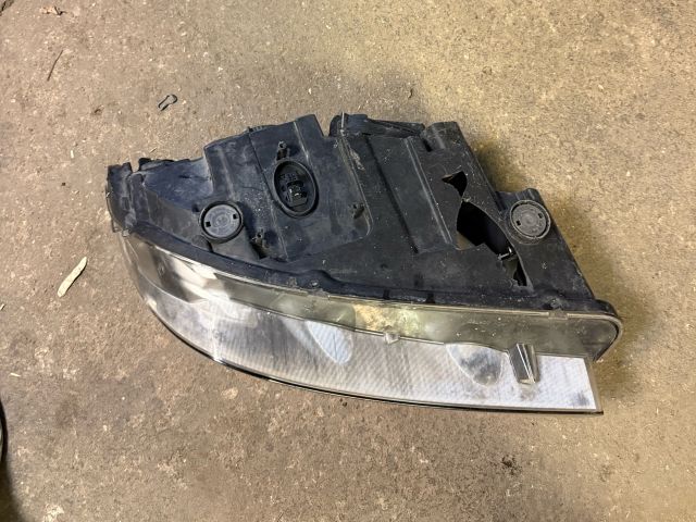 bontott BMW X1 Bal Xenon Fényszóró