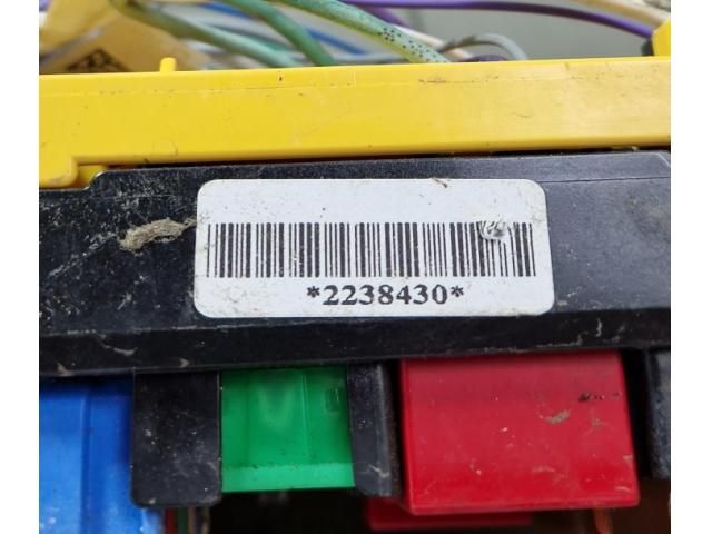 bontott BMW X1 Biztosítéktábla Utastér