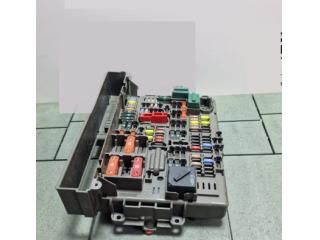 bontott BMW X1 Biztosítéktábla Utastér