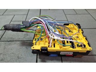 bontott BMW X1 Biztosítéktábla Utastér