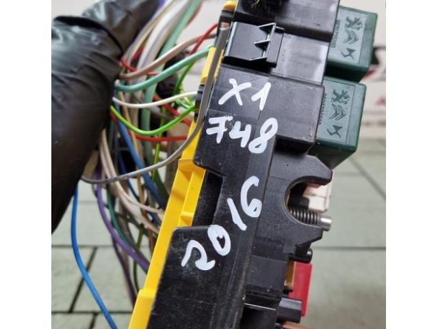 bontott BMW X1 Biztosítéktábla Utastér