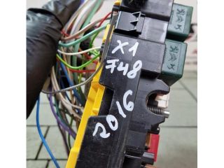 bontott BMW X1 Biztosítéktábla Utastér