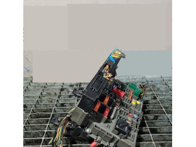 bontott BMW X1 Biztosítéktábla Utastér