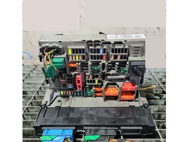 bontott BMW X1 Biztosítéktábla Utastér