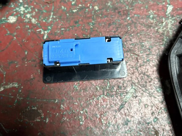 bontott BMW X1 Csomagtér Nyitó Kar / Gomb