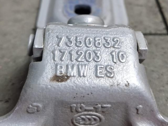 bontott BMW X1 Csomagtérajtó Jobb Zsanér