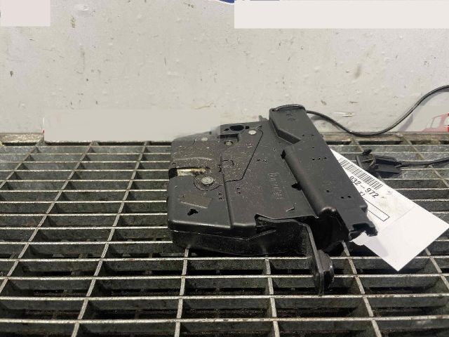 bontott BMW X1 Csomagtérajtó Ütköző