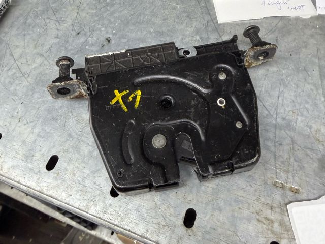 bontott BMW X1 Csomagtérajtó Zárszerkezet