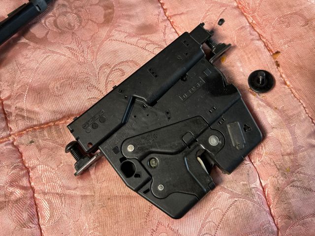 bontott BMW X1 Csomagtérajtó Zárszerkezet