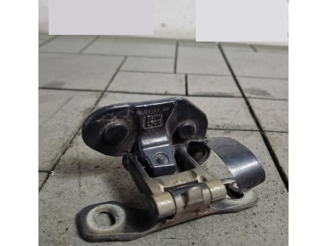 bontott BMW X1 Csomagtérajtó Zsanér