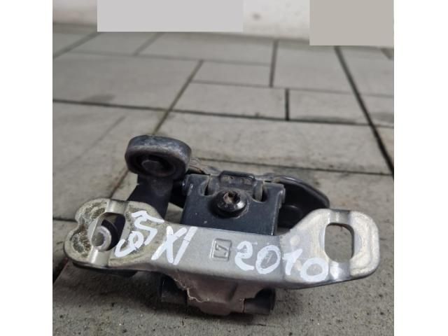 bontott BMW X1 Csomagtérajtó Zsanér