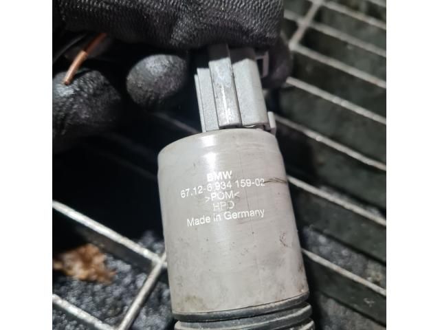 bontott BMW X1 Első Ablakmosó Szivattyú